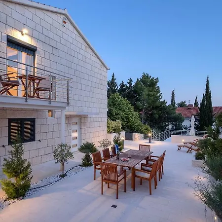 Vindobona 2 * Hvar Town